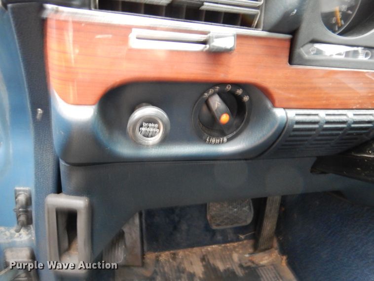 image for item DL4892 1976 Mercedes Benz 280S  passenger vehicle