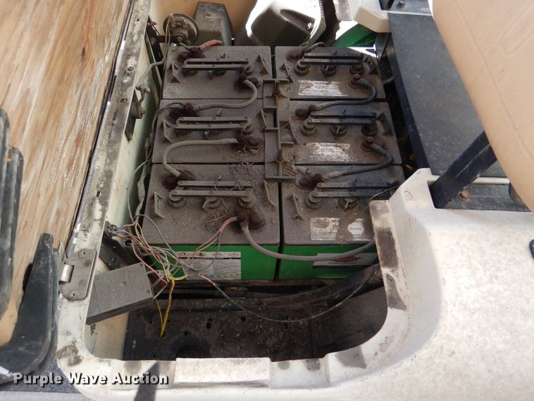 image for item DL4917 (8) golf carts