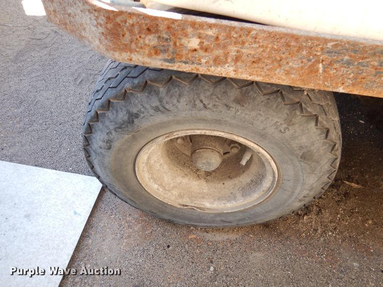 image for item DL4917 (8) golf carts