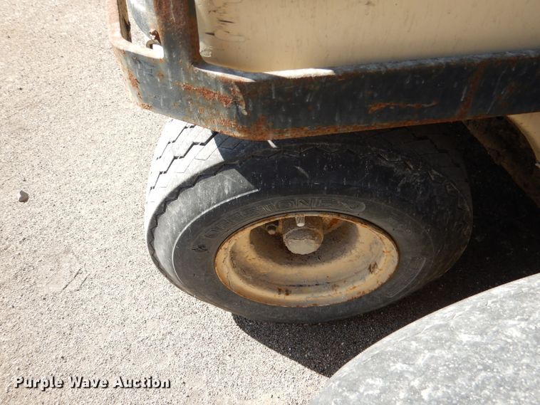 image for item DL4917 (8) golf carts