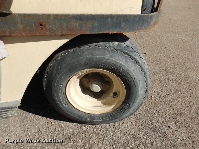 image for item DL4917 (8) golf carts