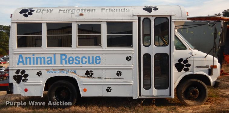 image for item DM2861 1995 GMC Vandura 3500  shuttle bus