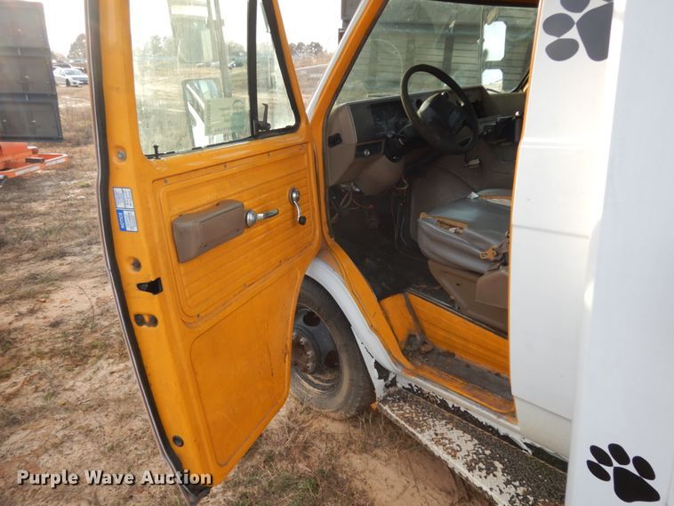 image for item DM2861 1995 GMC Vandura 3500  shuttle bus