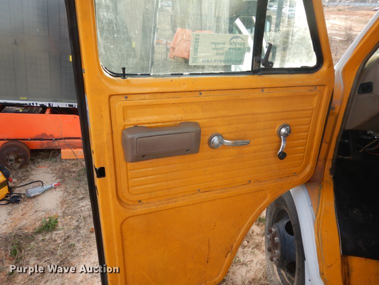 image for item DM2861 1995 GMC Vandura 3500  shuttle bus