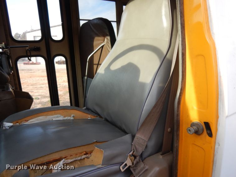 image for item DM2861 1995 GMC Vandura 3500  shuttle bus