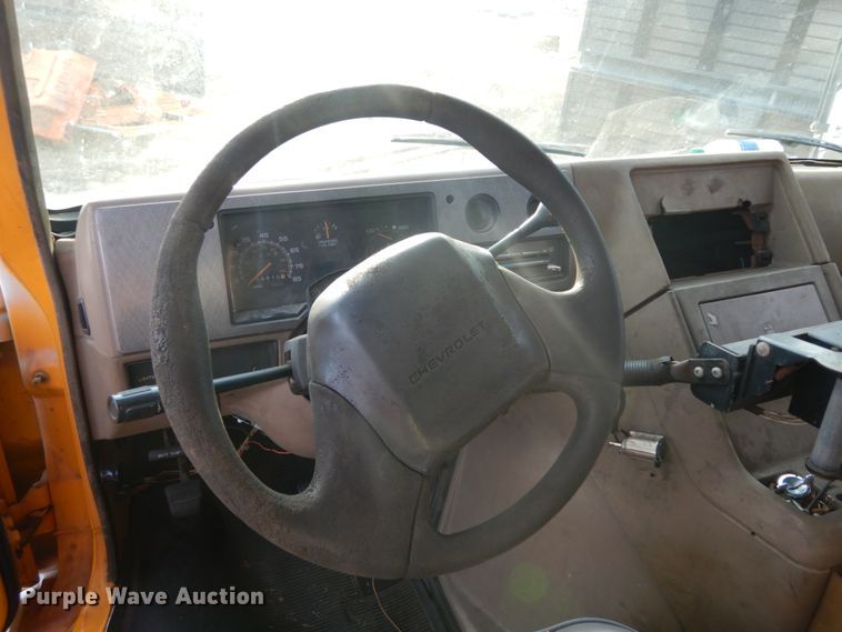 image for item DM2861 1995 GMC Vandura 3500  shuttle bus