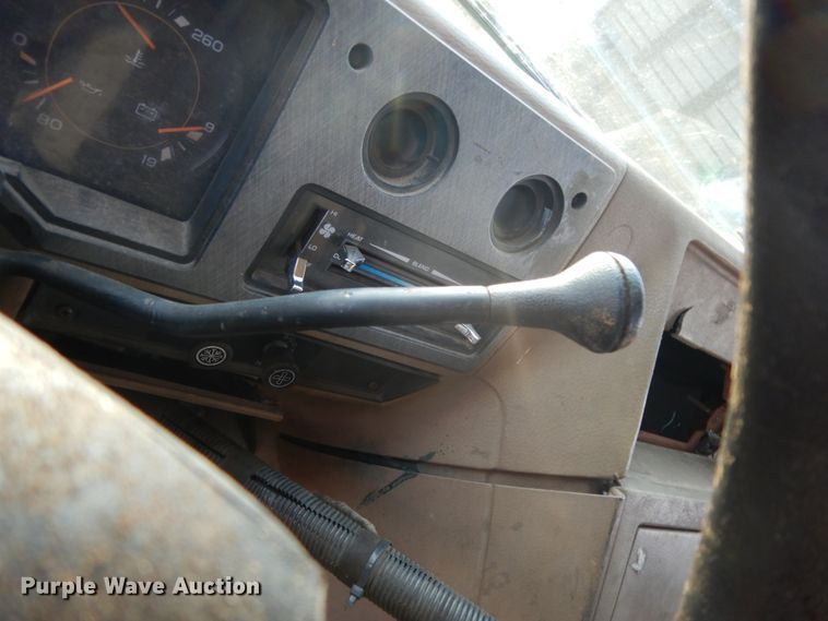 image for item DM2861 1995 GMC Vandura 3500  shuttle bus