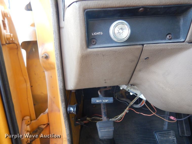 image for item DM2861 1995 GMC Vandura 3500  shuttle bus