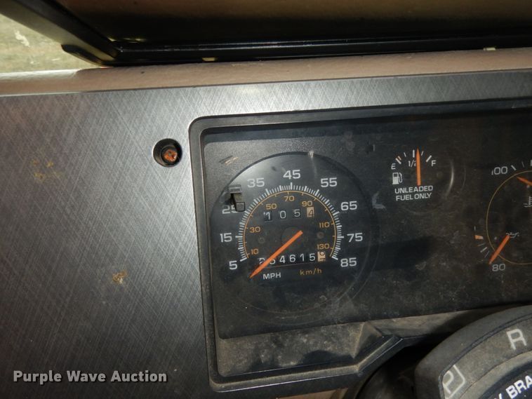 image for item DM2861 1995 GMC Vandura 3500  shuttle bus