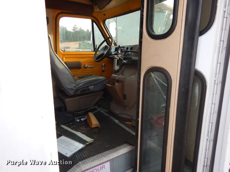 image for item DM2861 1995 GMC Vandura 3500  shuttle bus