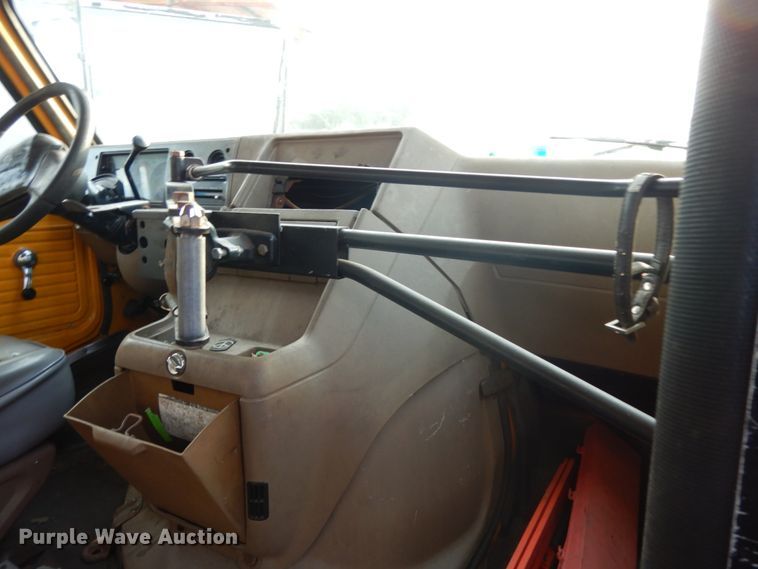 image for item DM2861 1995 GMC Vandura 3500  shuttle bus