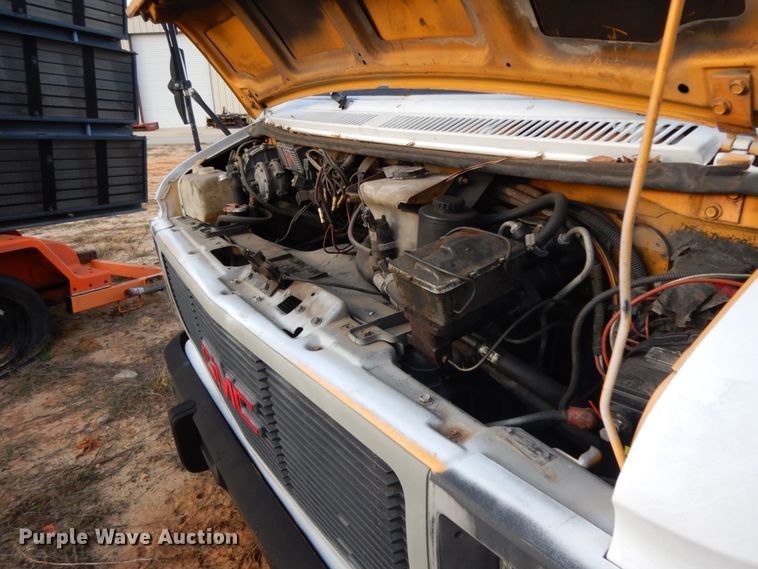 image for item DM2861 1995 GMC Vandura 3500  shuttle bus