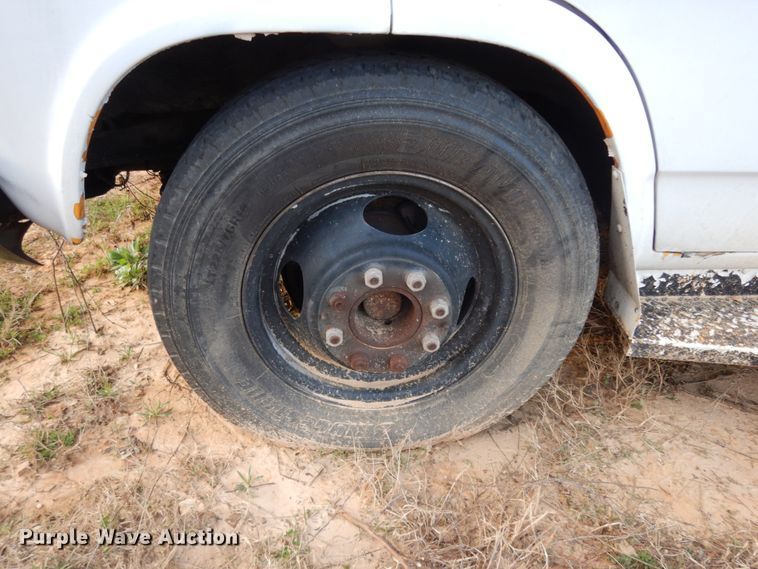 image for item DM2861 1995 GMC Vandura 3500  shuttle bus