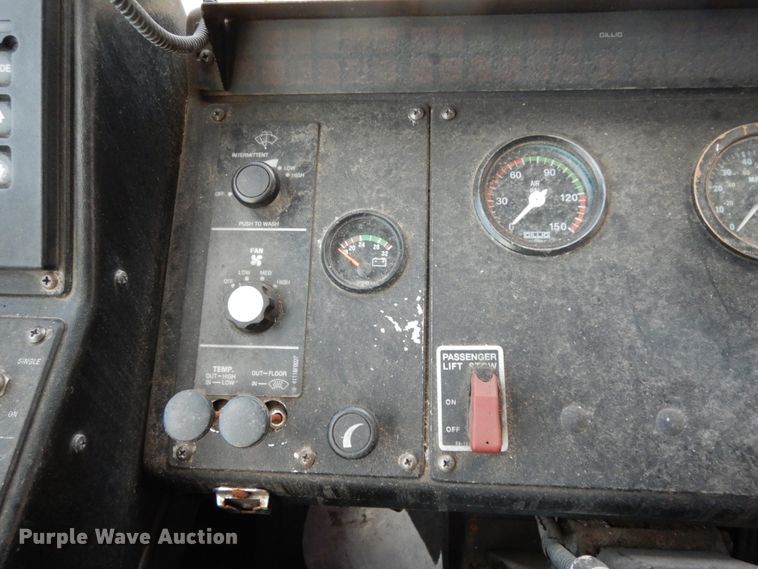 image for item DM2863 2002 Gillig C20B096N4  coach bus