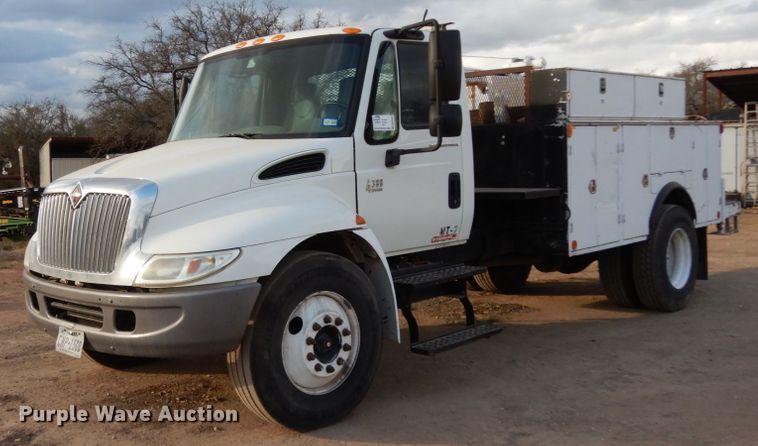 image for item DM2864 2007 International 4300  utility / service truck