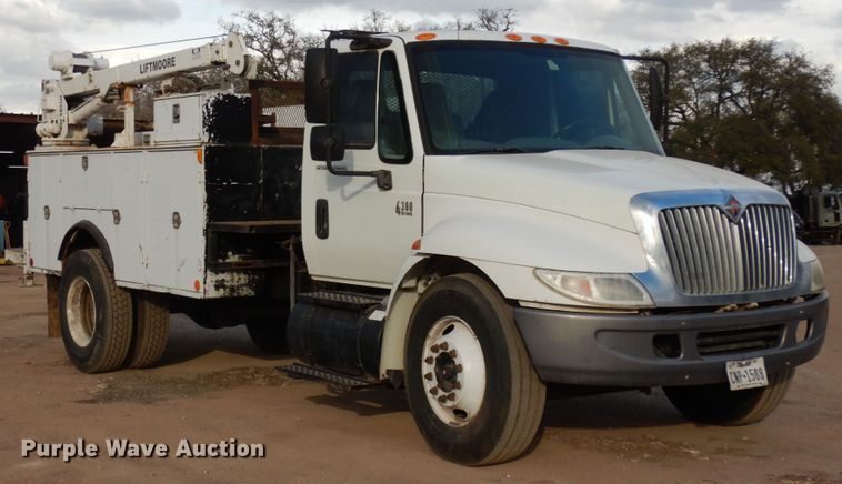 image for item DM2864 2007 International 4300  utility / service truck