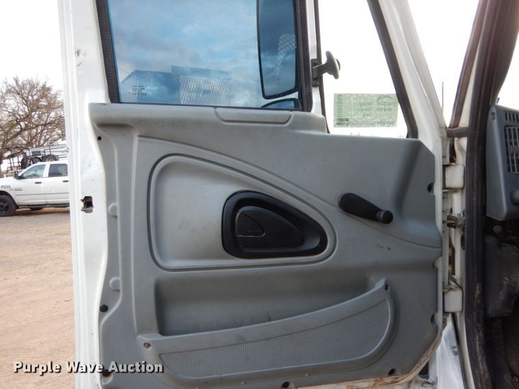 image for item DM2864 2007 International 4300  utility / service truck