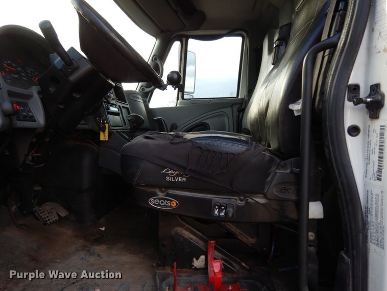 image for item DM2864 2007 International 4300  utility / service truck