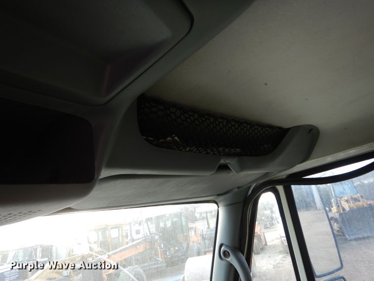 image for item DM2864 2007 International 4300  utility / service truck