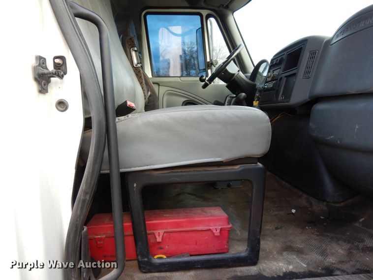 image for item DM2864 2007 International 4300  utility / service truck