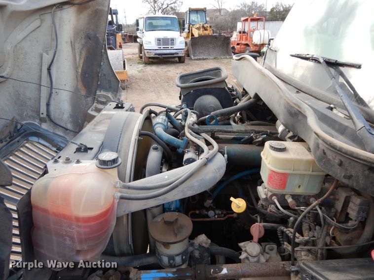 image for item DM2864 2007 International 4300  utility / service truck