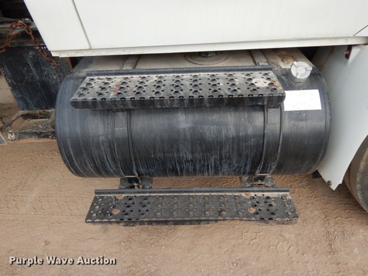 image for item DM2864 2007 International 4300  utility / service truck