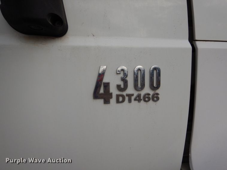 image for item DM2864 2007 International 4300  utility / service truck