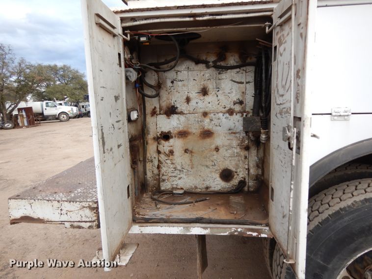 image for item DM2864 2007 International 4300  utility / service truck