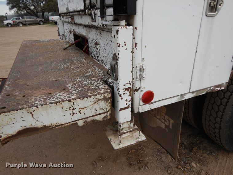 image for item DM2864 2007 International 4300  utility / service truck