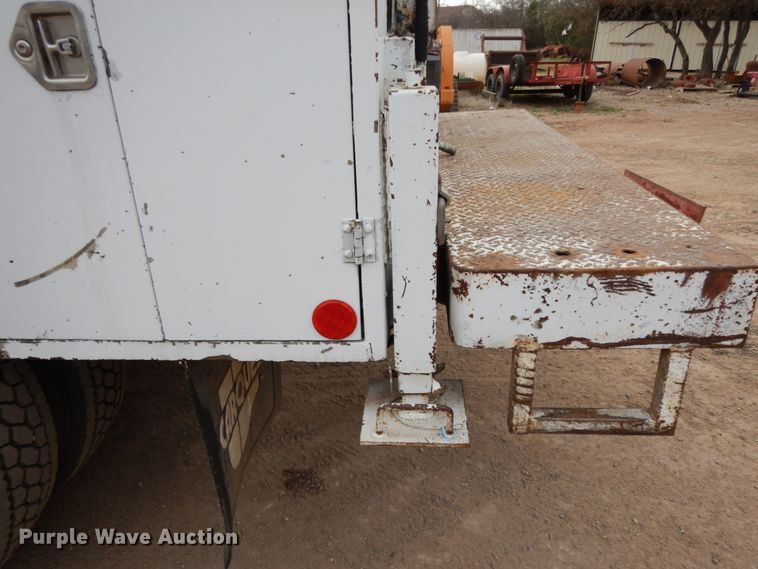 image for item DM2864 2007 International 4300  utility / service truck