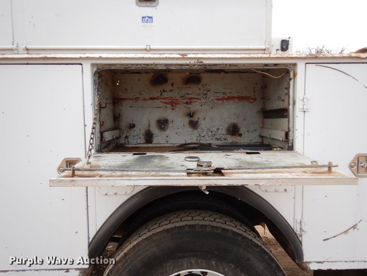 image for item DM2864 2007 International 4300  utility / service truck