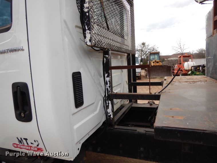 image for item DM2864 2007 International 4300  utility / service truck