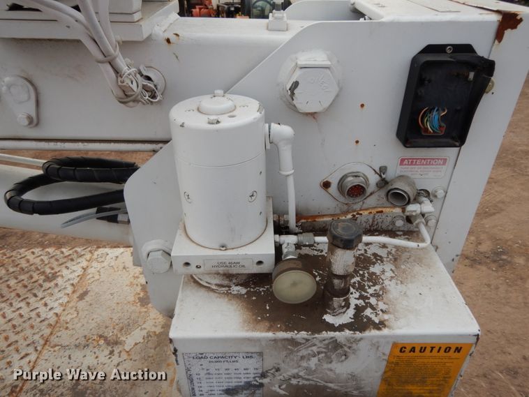 image for item DM2864 2007 International 4300  utility / service truck