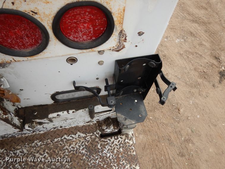 image for item DM2864 2007 International 4300  utility / service truck