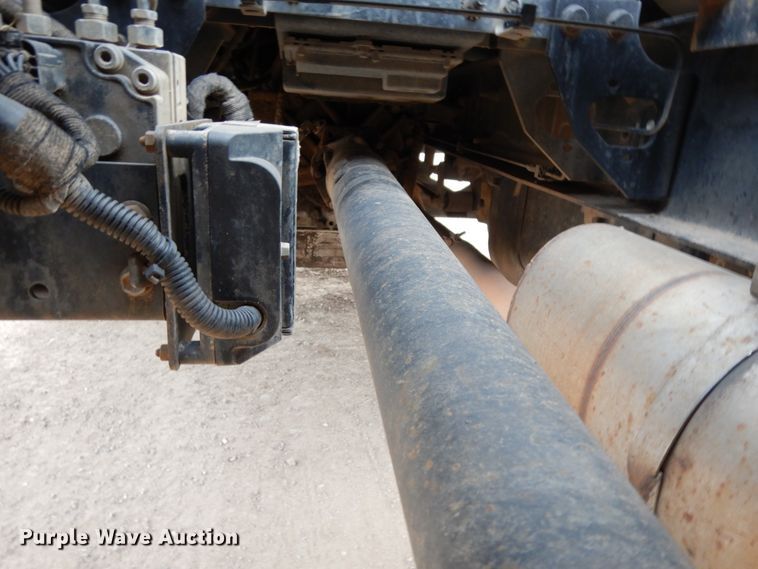 image for item DM2864 2007 International 4300  utility / service truck