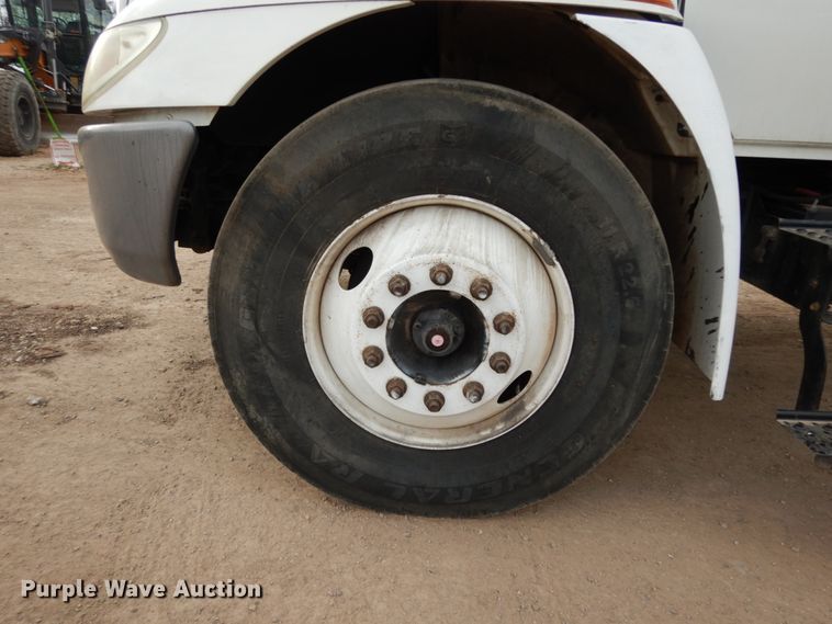 image for item DM2864 2007 International 4300  utility / service truck