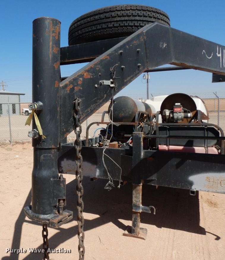 image for item DM2865 2011 Gooseneck 1120640B7B1 utility trailer with pressure washing system