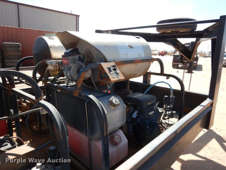 image for item DM2865 2011 Gooseneck 1120640B7B1 utility trailer with pressure washing system