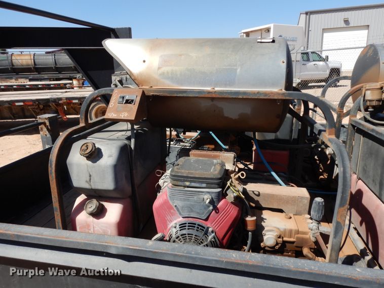 image for item DM2865 2011 Gooseneck 1120640B7B1 utility trailer with pressure washing system