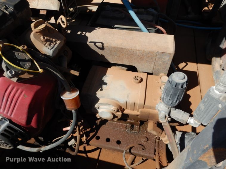 image for item DM2865 2011 Gooseneck 1120640B7B1 utility trailer with pressure washing system