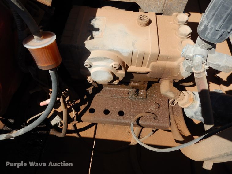 image for item DM2865 2011 Gooseneck 1120640B7B1 utility trailer with pressure washing system