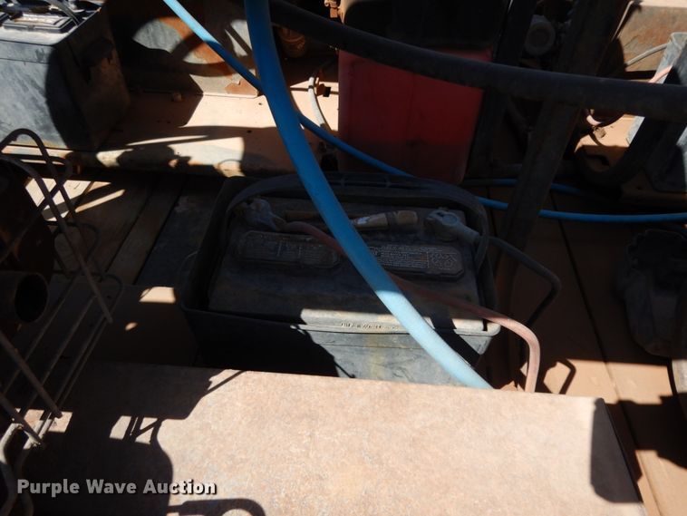 image for item DM2865 2011 Gooseneck 1120640B7B1 utility trailer with pressure washing system