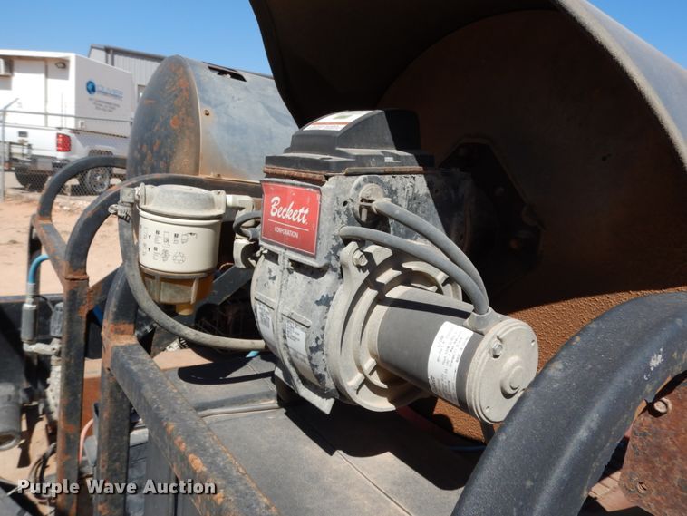 image for item DM2865 2011 Gooseneck 1120640B7B1 utility trailer with pressure washing system