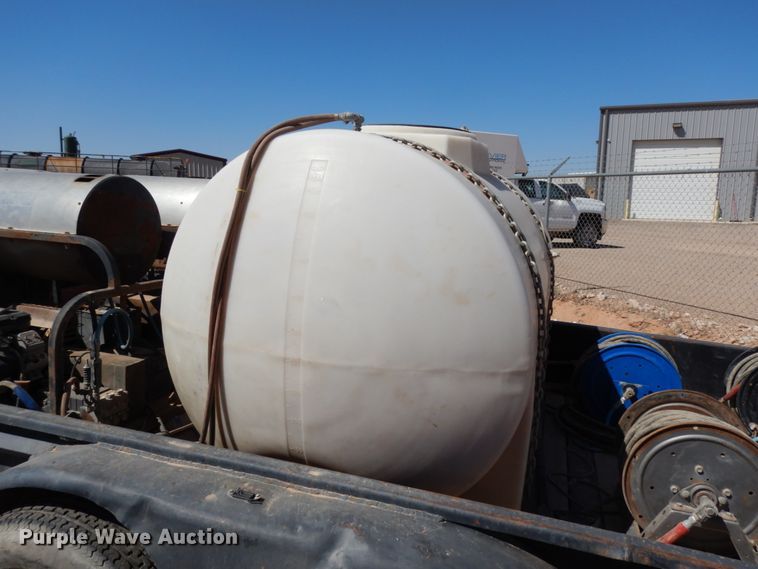 image for item DM2865 2011 Gooseneck 1120640B7B1 utility trailer with pressure washing system