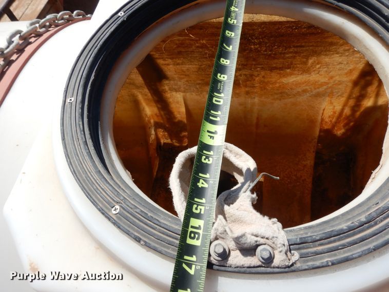 image for item DM2865 2011 Gooseneck 1120640B7B1 utility trailer with pressure washing system