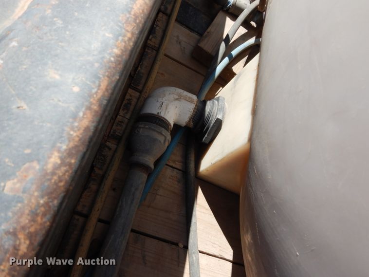 image for item DM2865 2011 Gooseneck 1120640B7B1 utility trailer with pressure washing system