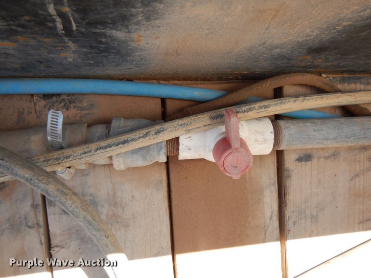 image for item DM2865 2011 Gooseneck 1120640B7B1 utility trailer with pressure washing system