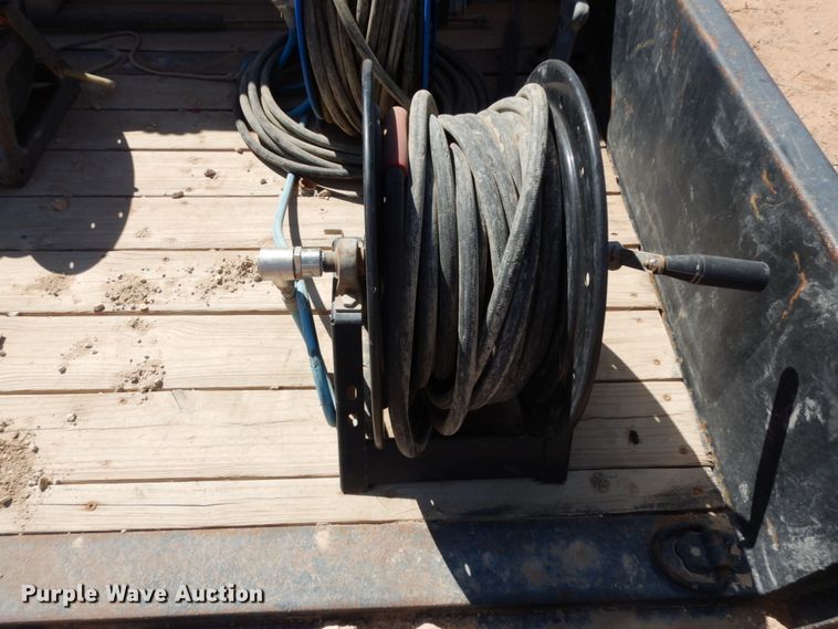 image for item DM2865 2011 Gooseneck 1120640B7B1 utility trailer with pressure washing system