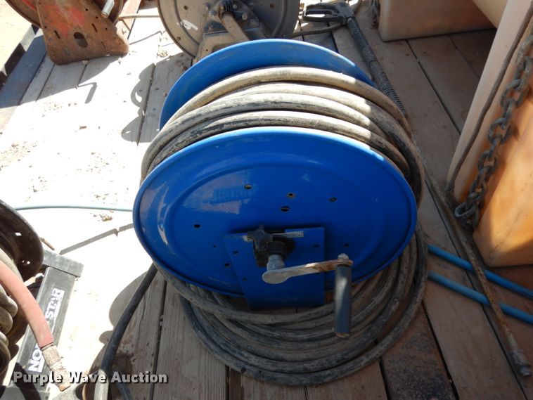 image for item DM2865 2011 Gooseneck 1120640B7B1 utility trailer with pressure washing system