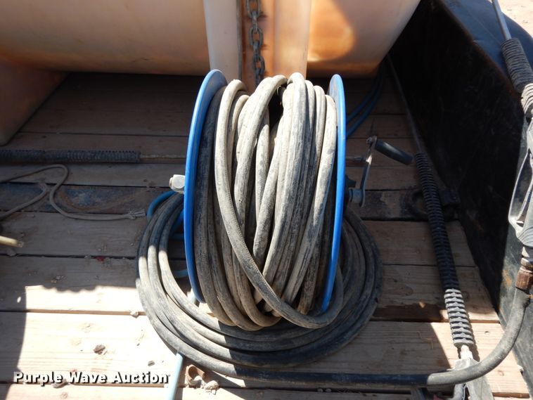 image for item DM2865 2011 Gooseneck 1120640B7B1 utility trailer with pressure washing system